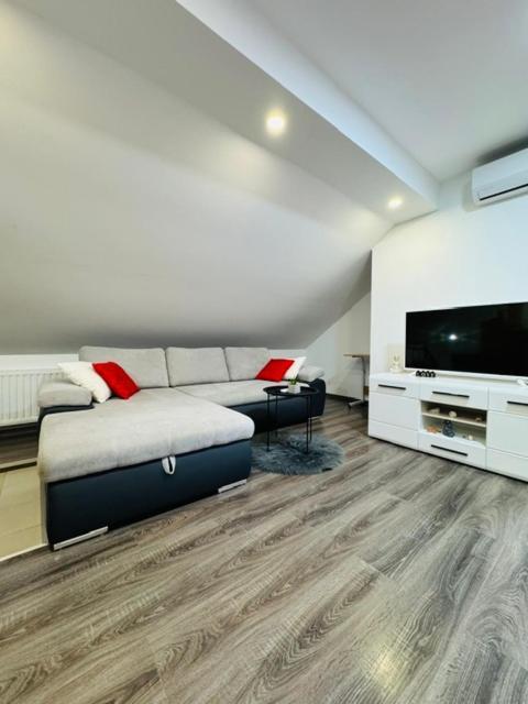 Apartments Paradise Licko Petrovo Selo Exterior foto